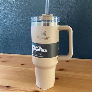 STANLEY TRAVEL QUENCHER 40 OZ TUMBLER - DRIFTWOOD